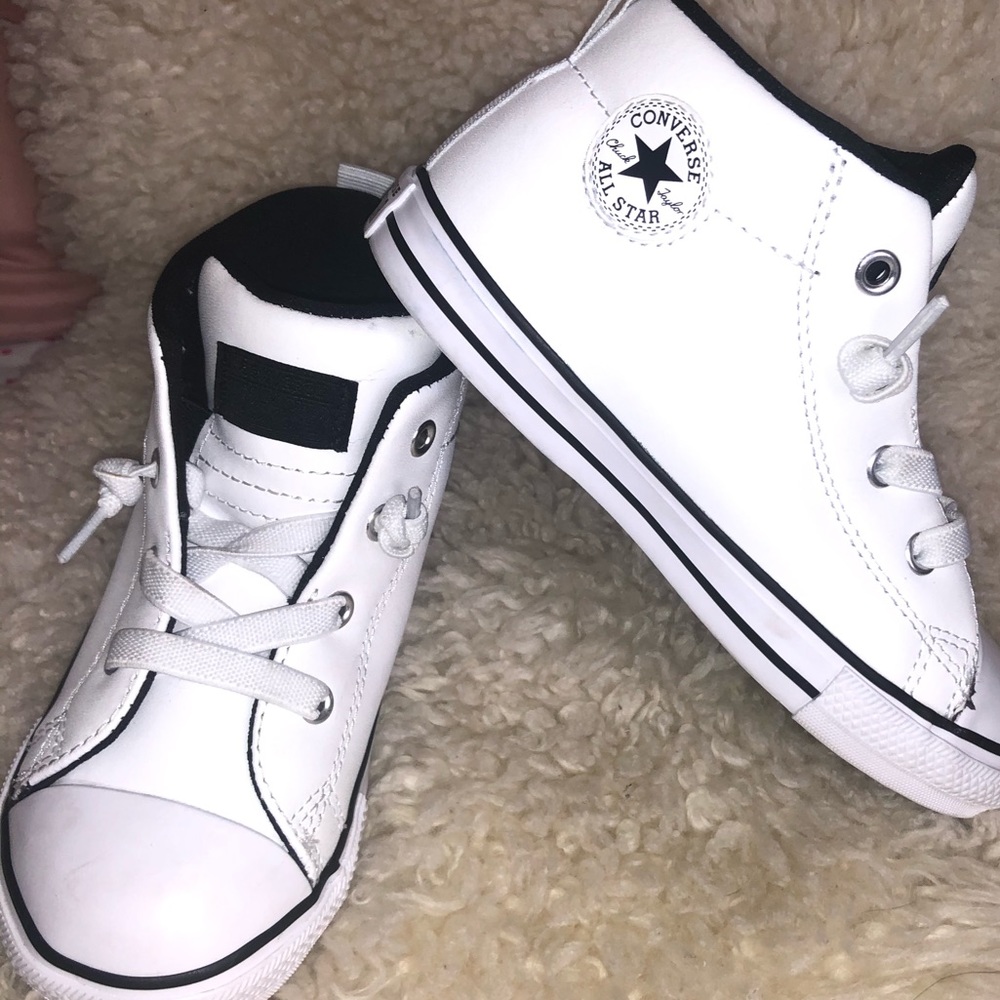 💙LIKE NEW Boys White Leather Converse Mid Tops💙
